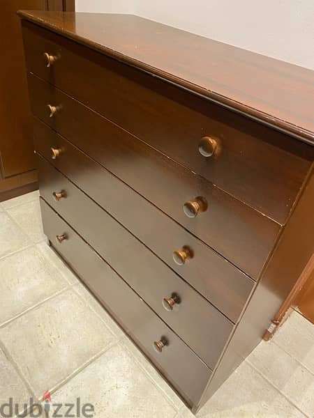 Chest of drawer with 5 drawers 1