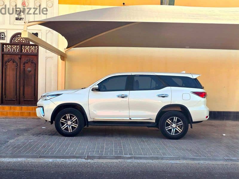 Toyota Fortuner 2.7L 2019 Zero Accident Excellent condition SUV 3