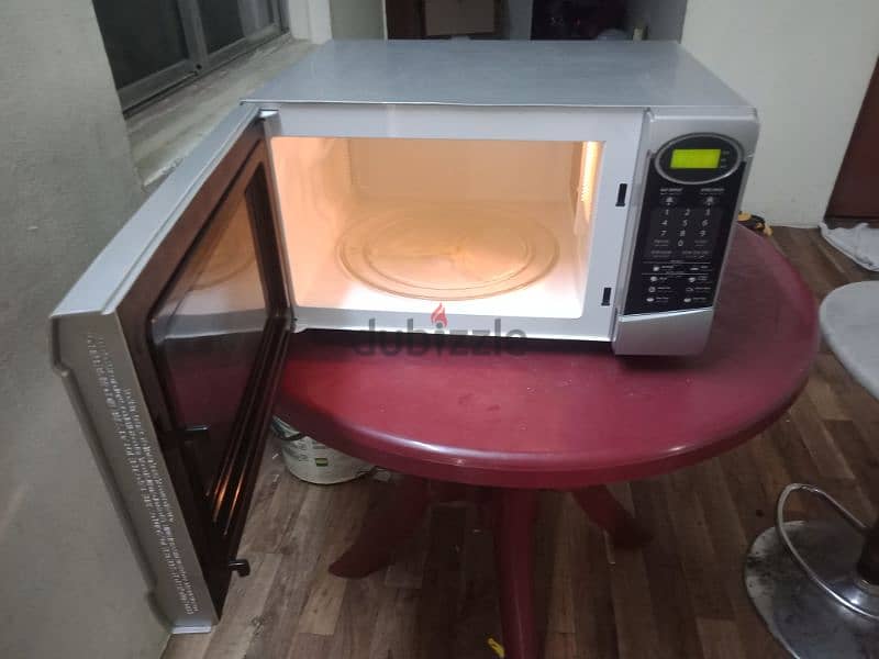 SHARP 40 LTR  MICROWAVE OVEN 1