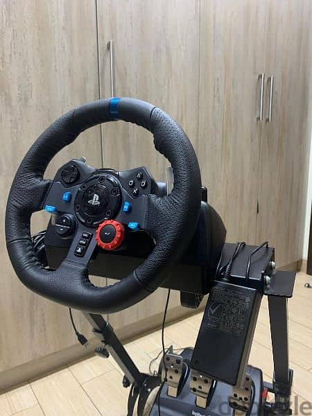 logitech G29 steering wheel including a stand for it 1