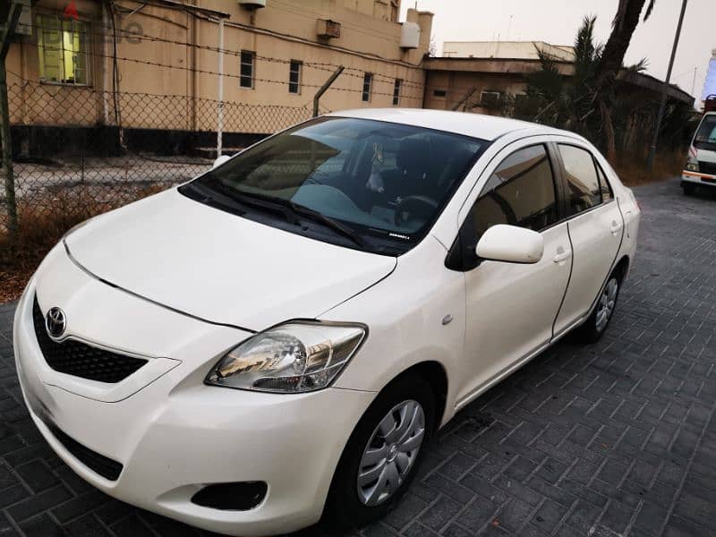 Toyoto Yaris 2010 1