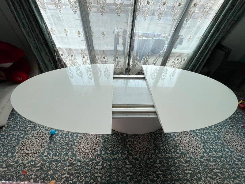 Branded Dinning table for sale 3