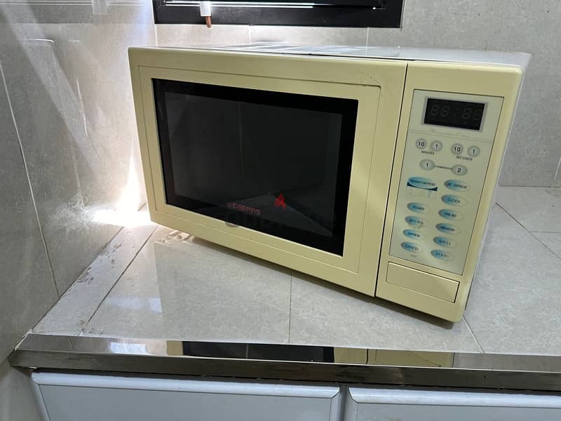 32 Liter Microwave Oven 0