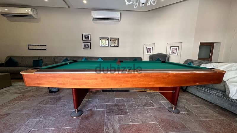 billiard table 0