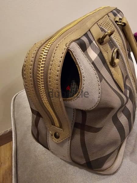 Burberry Handbag (DAMAGED STRAP) 0