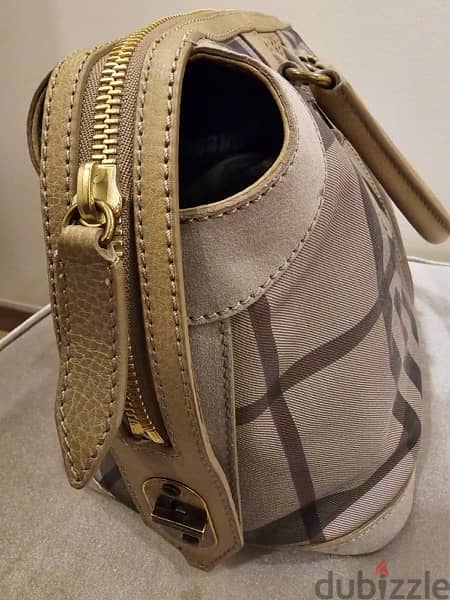 Burberry Handbag (DAMAGED STRAP) 2