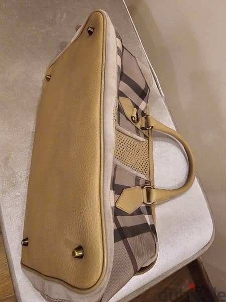 Burberry Handbag (DAMAGED STRAP) 8