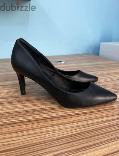 H&M Black Formal Heels for sale at a negotiable price