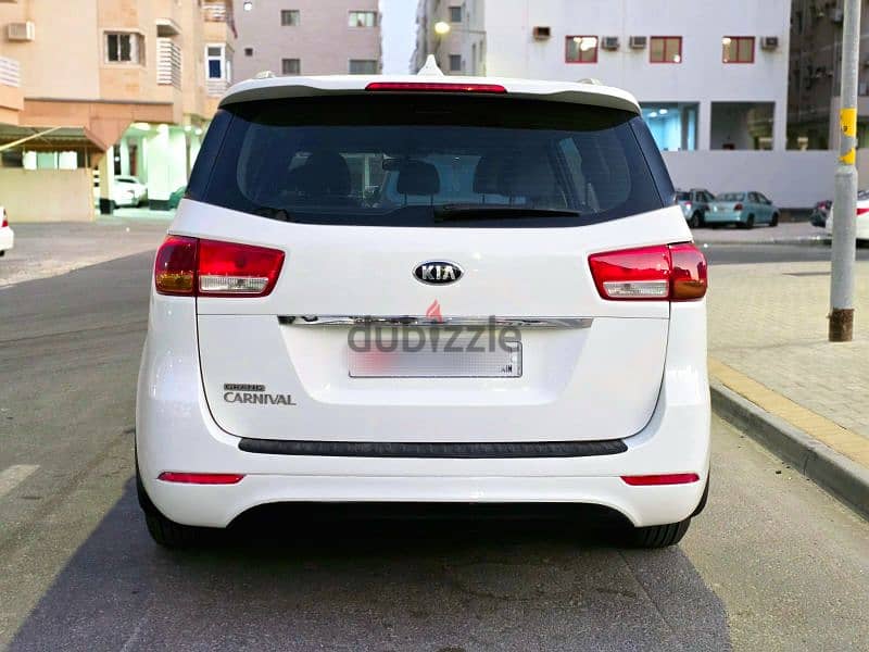 Kia Carnival 2016 V6 3.3L 8 Seater Single Owned Van Type car For Sale 3