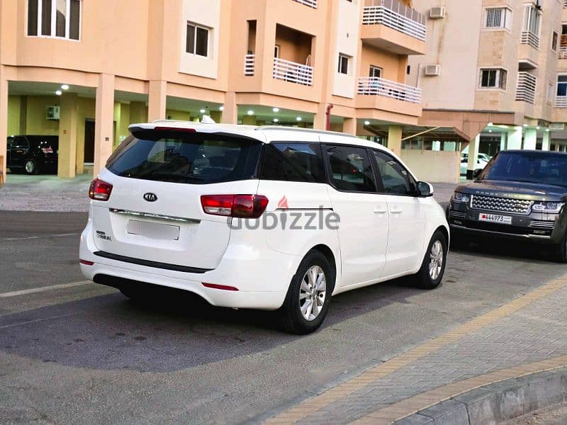 Kia Carnival 2016 V6 3.3L 8 Seater Single Owned Van Type car For Sale 4