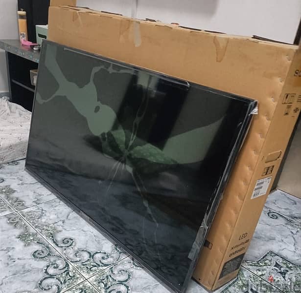 Cracked Screen Sony TV For Sale 0