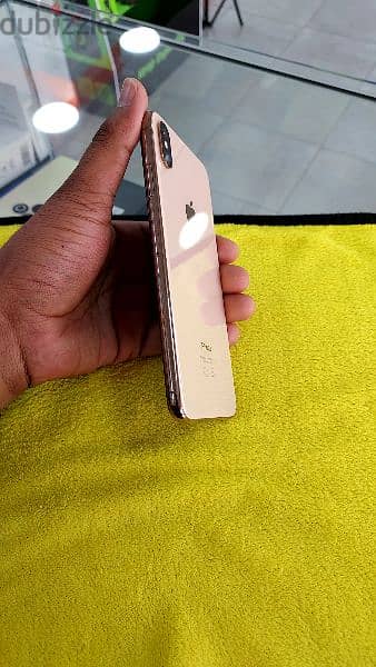 iPhone XS Max 64GB 90% battery health 4