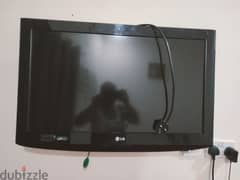 LG LCD TV 32 INCH WITH REMOTE 0