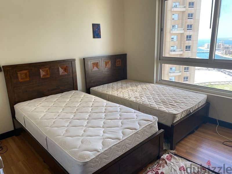 Royal Wood Modern Bed set for urgent sale 1