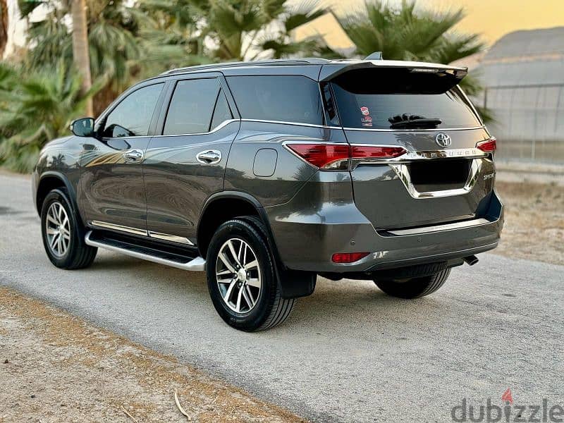 Toyota Fortuner 2017 V6 3