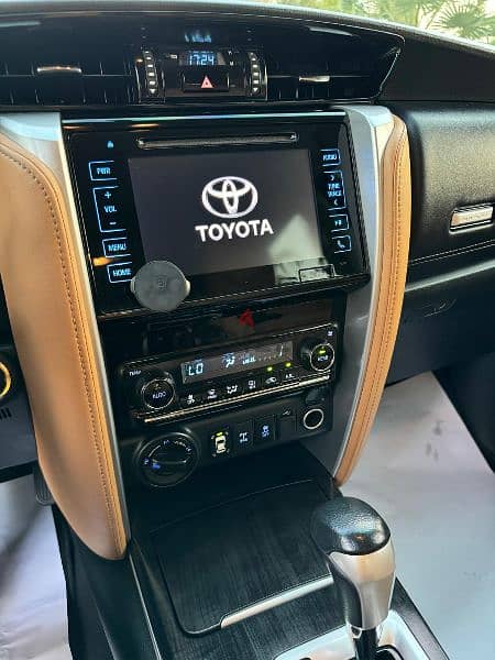 Toyota Fortuner 2017 V6 14