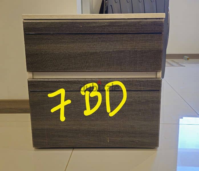 Bed side table 7bd low price 0