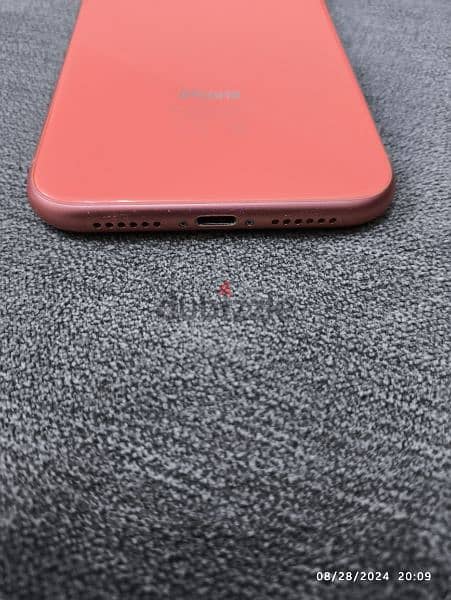 128gb IPhone XR Mint Condition 10