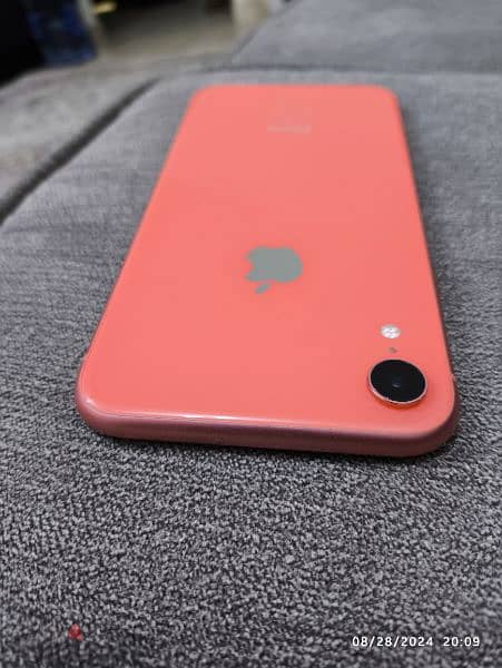 128gb IPhone XR Mint Condition 11