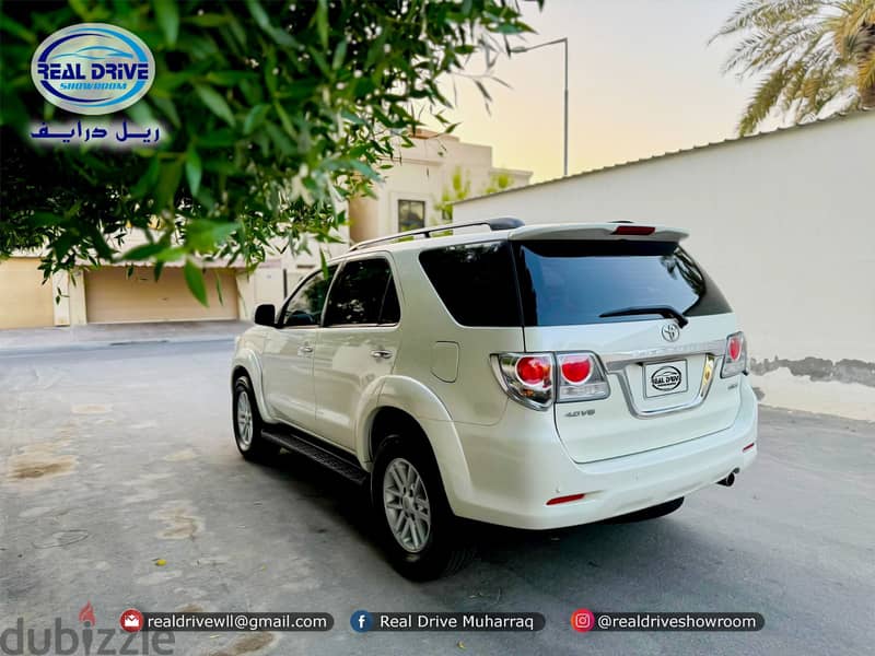 Toyota Fortuner 2015 - V6 10