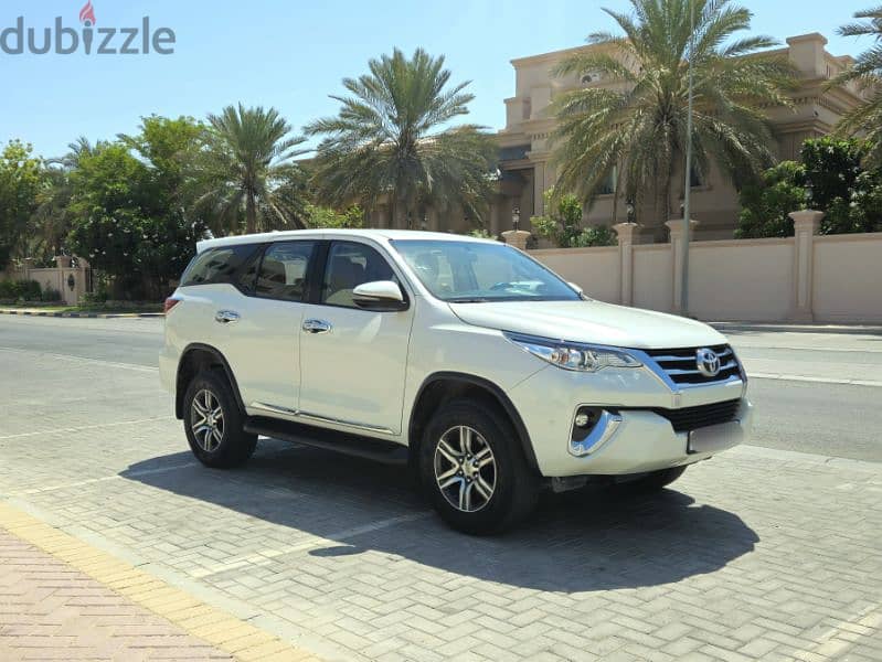 TOYOTA FORTUNER 2019 EXCELLENT CONDITION 7 SEATER SUV 2