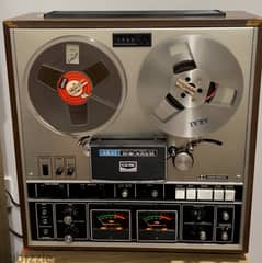 Akai GX-285 D reel to reel tape recorder in good working condition.