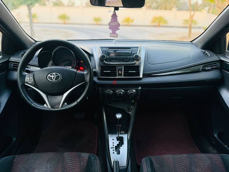 Toyota Yaris 2015 HatchBack 1.5L تويوتا ياريس 4