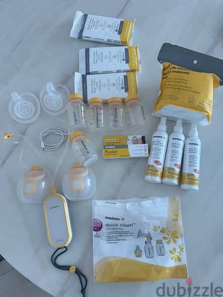 medela breast pump with accessories 0