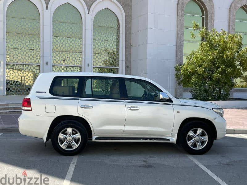 2011 model Toyota Land Cruiser VXR 2