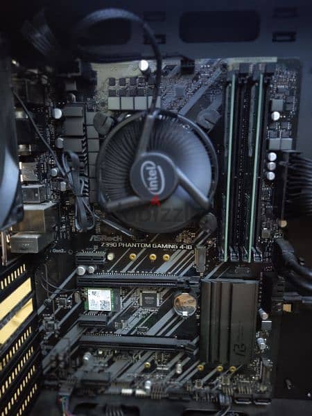 selling i7 9700k with motherboard (as rock Z390 Phantom Gaming 4IB) 4