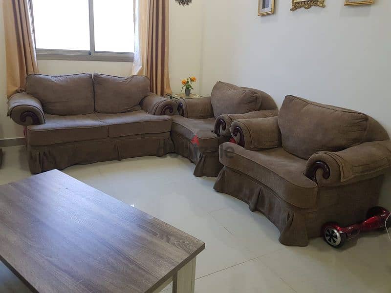 5 seater sofa good condition 1