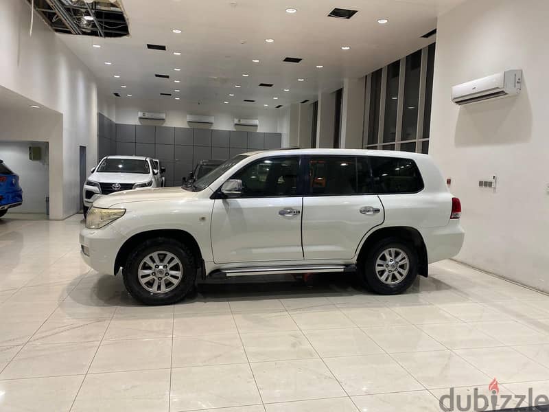 Toyota Land Cruiser GXR 2010 white 2