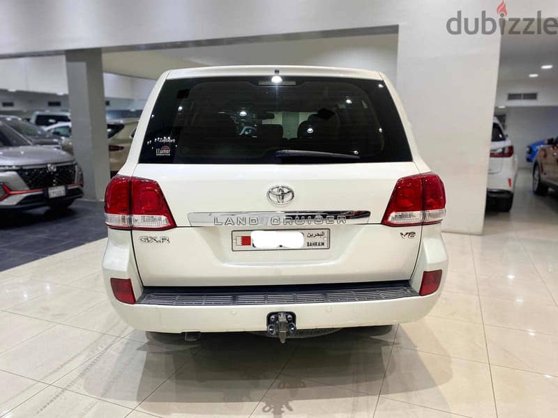 Toyota Land Cruiser GXR 2010 white 6