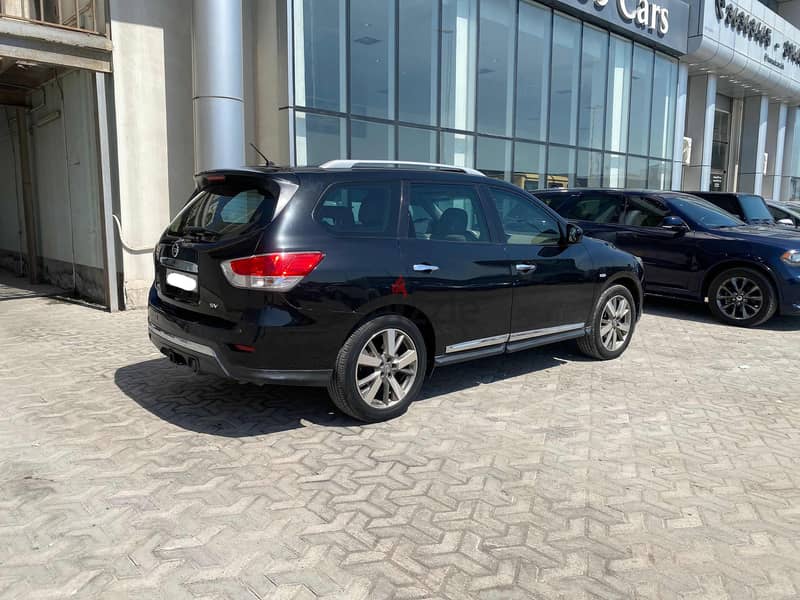 Nissan Pathfinder 2015 black 6