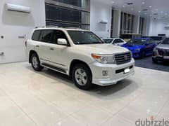 Toyota Land Cruiser GXR 2014 white