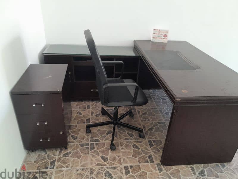 table and chair for sale new condition 1