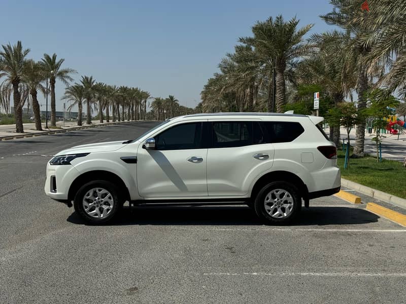 Nissan Xterra titanium 2021 (White) 2