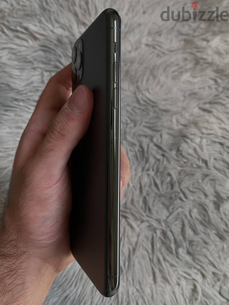 iPhone 11 Pro Max - 256GB Midnight Green - Great Condition 4