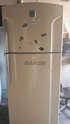 a refridgenator for sale in good condition brand new