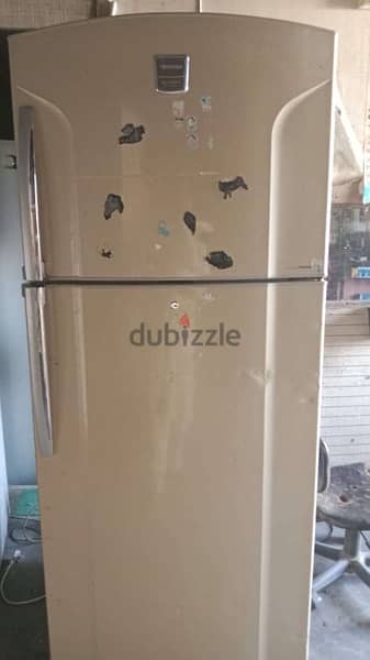 a refridgenator for sale in good condition brand new 0