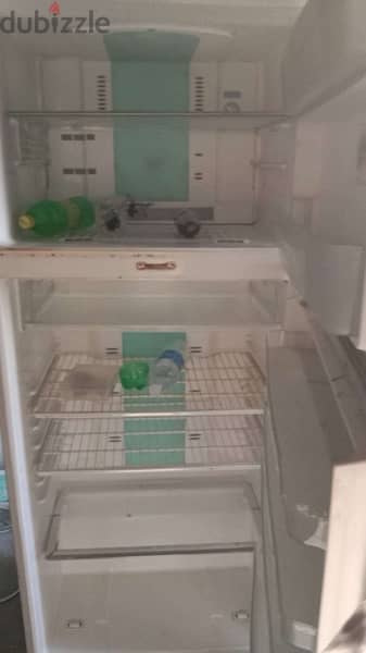 a refridgenator for sale in good condition brand new 1