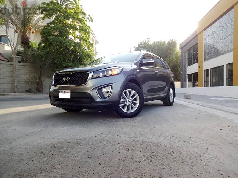 Kia Sorento 3.3 L 2016 Grey V6 7 Seat AWD Well Maintained Urgent Sale 14