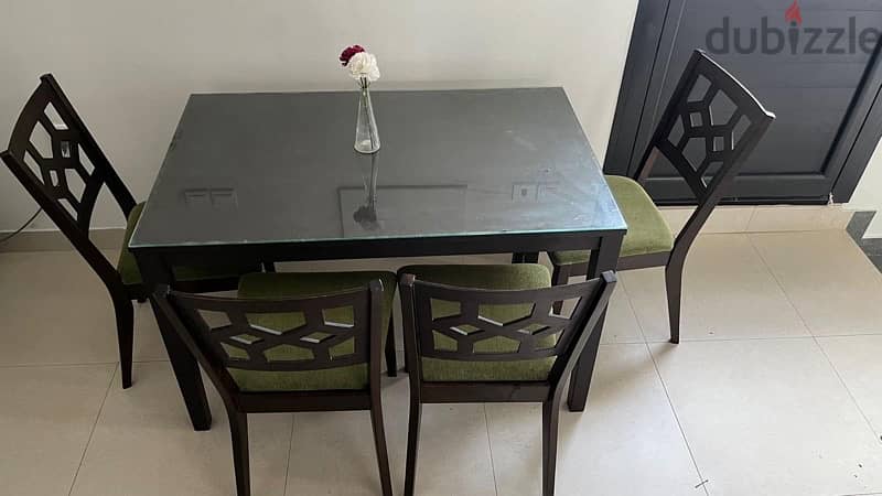 Dinning table for sale  with four chairs 0