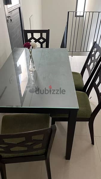 Dinning table for sale  with four chairs 1