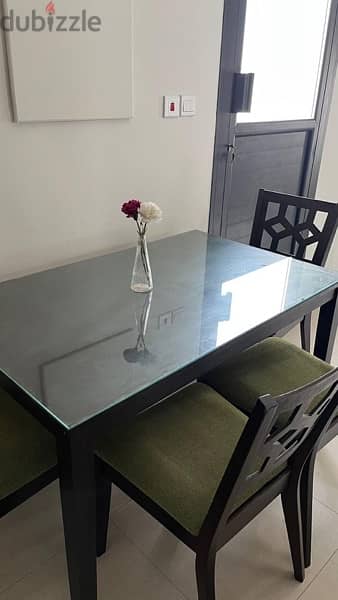 Dinning table for sale  with four chairs 3