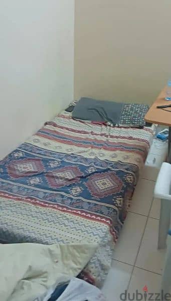 Bed space available east riffa beside mobile market 0