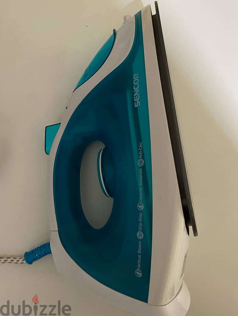 New Steam Iron bought 10 now 6.5 مكواة بخار اشتريت ب10 للبيع ب 1