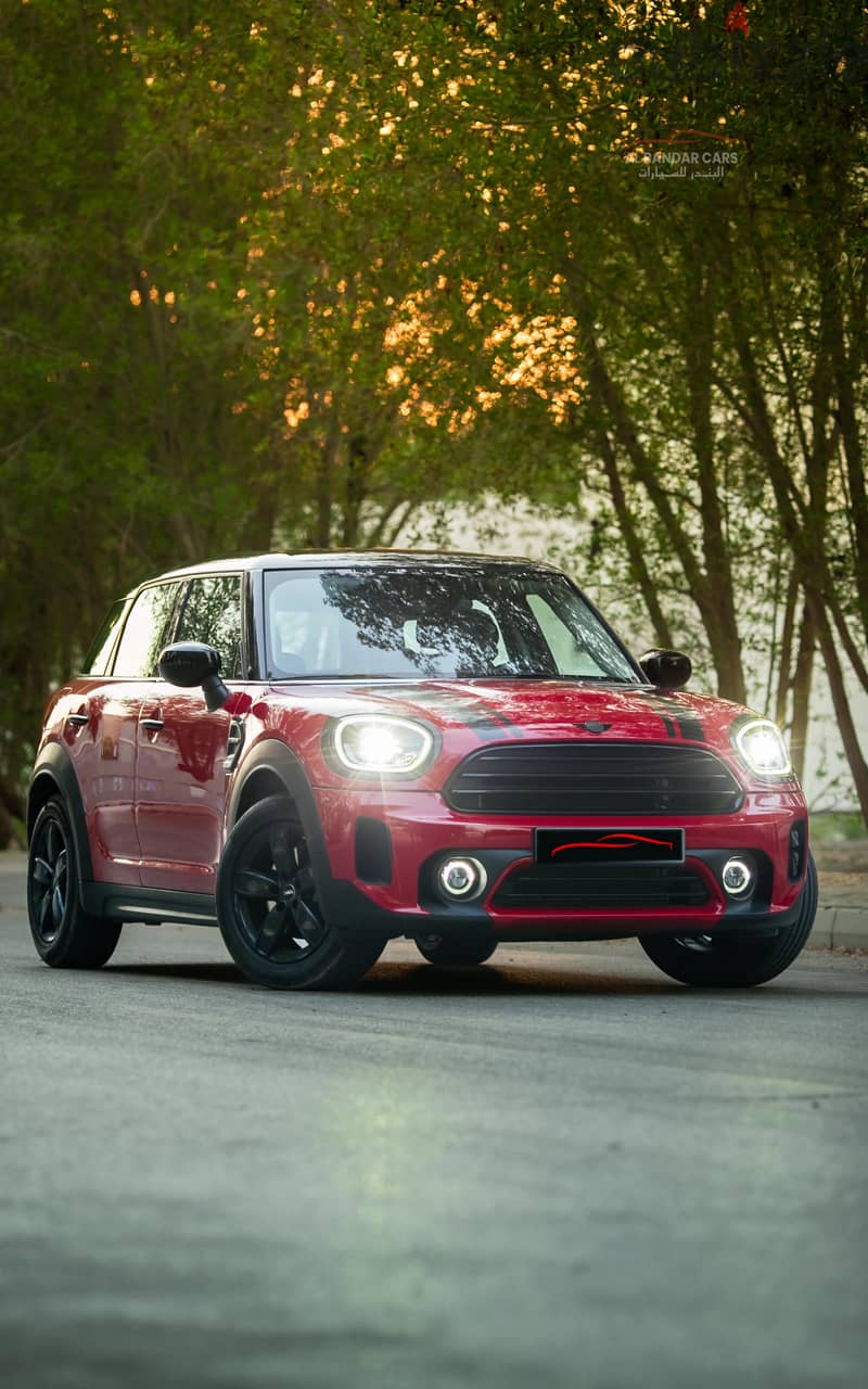 MINI Cooper 2022 Country Man Red and Black 1