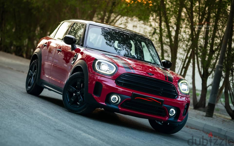 MINI Cooper 2022 Country Man Red and Black 2