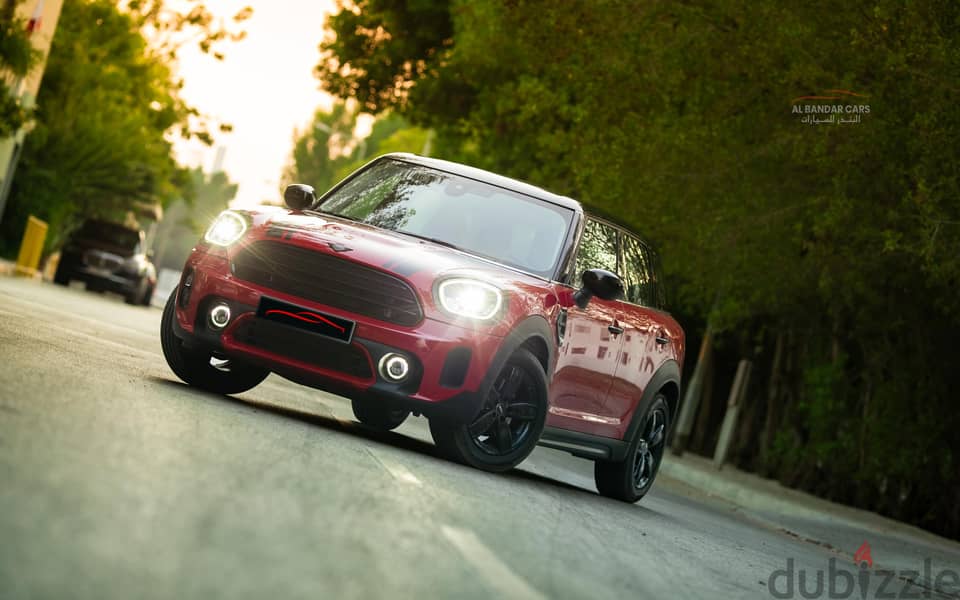 MINI Cooper 2022 Country Man Red and Black 4